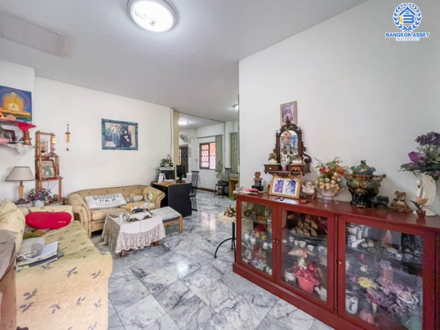 *****ทาวน์เฮ้าส์มือสองย่านกรุงเทพมหานคร ม.ซื่อตรง39 สุขาภิบาล 1 หลังมุม! เนื้อที่กว้างขวางสุดขีดถึง 30 ตร.ว. ฟังก์ชัน 3 ห้องนอน 2 ห้องน้ำ 1 ที่จอดรถ บ้านสภาพดี พื้นที่ใช้สอยเยอะ บนทำเลศักยภาพเชื่อมต่อถ.นวมินทร์, ถ.รัชดา-รามอินทรา, ถ.กาญนาภิเษก ในราคาดีสุดในย่าน!